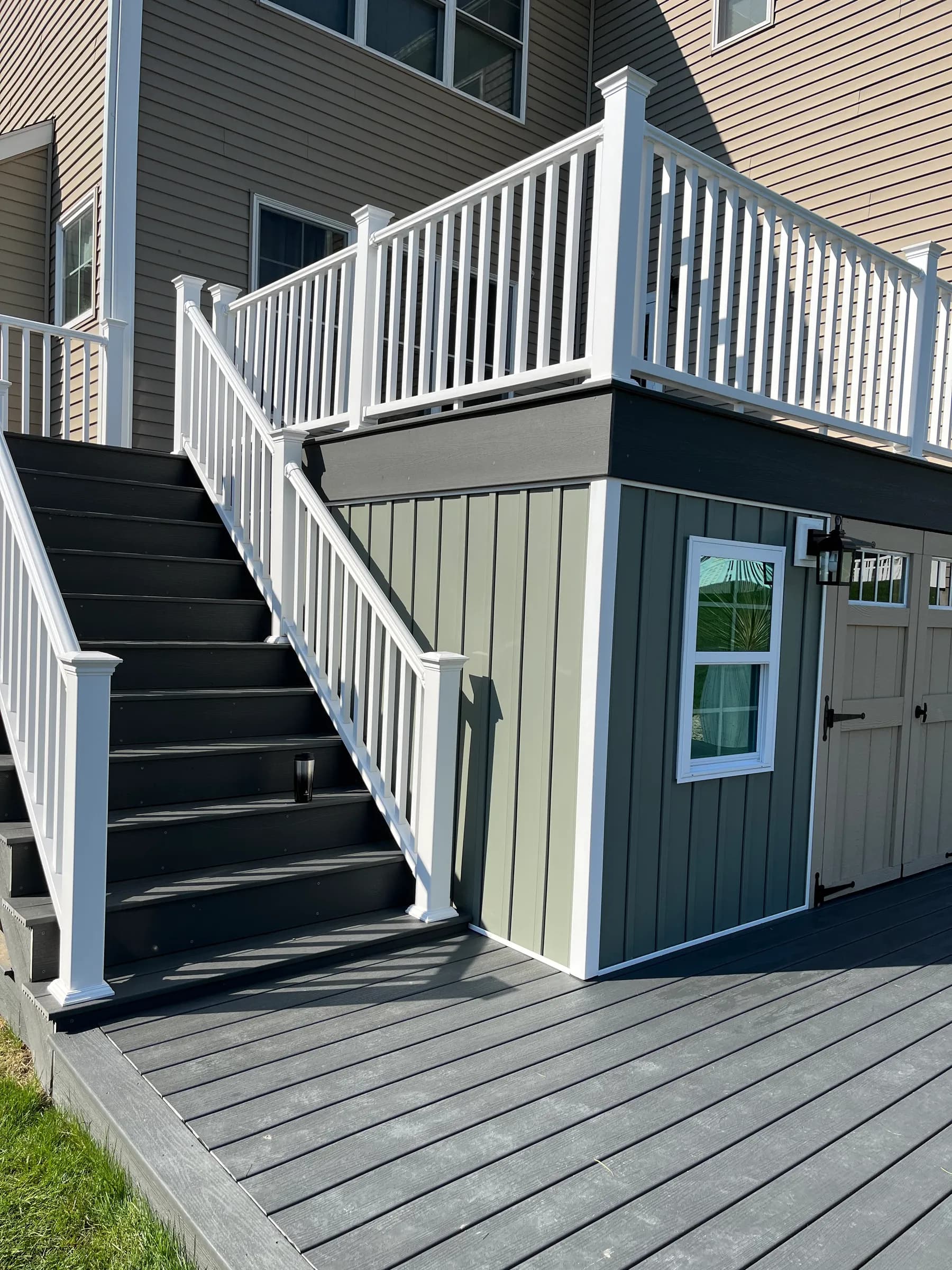 Two-tone composite deck with white pergola and black skirt