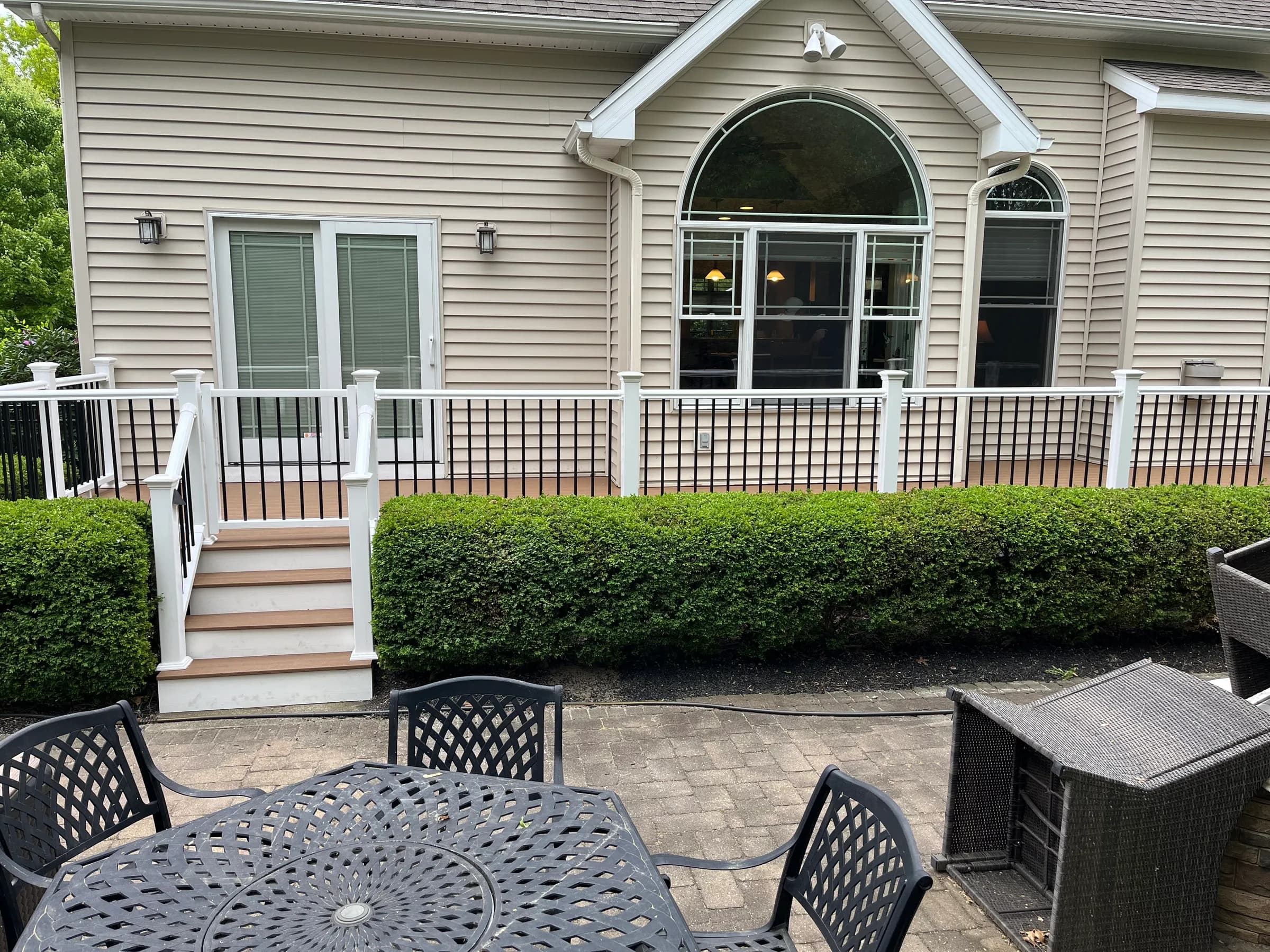 Tan composite deck with black aluminum railings